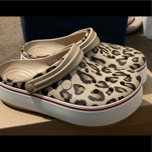 Crocsband Leopard print clogs